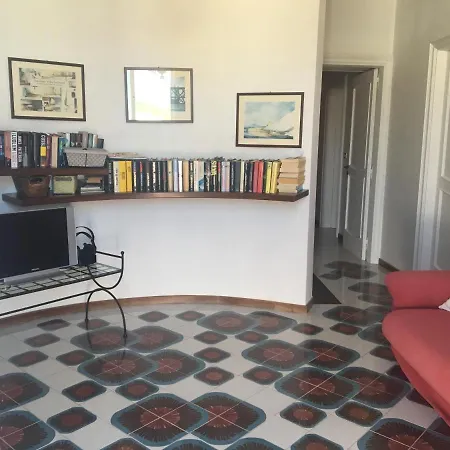 Villa Home Villa With Garden & Parking